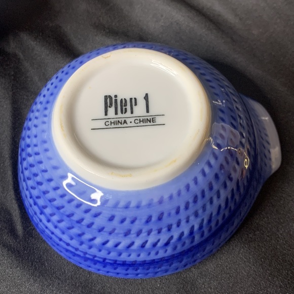 Set of 3 blue and white Pier 1 stoneware rice bowls / fruit bowls with handle - Picture 5 of 7